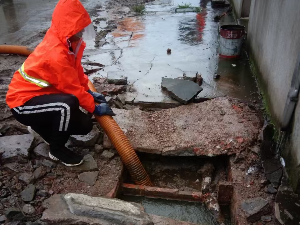 沾化专业清理污水池 炜誉市政以规范流程守护城市 “肠道”